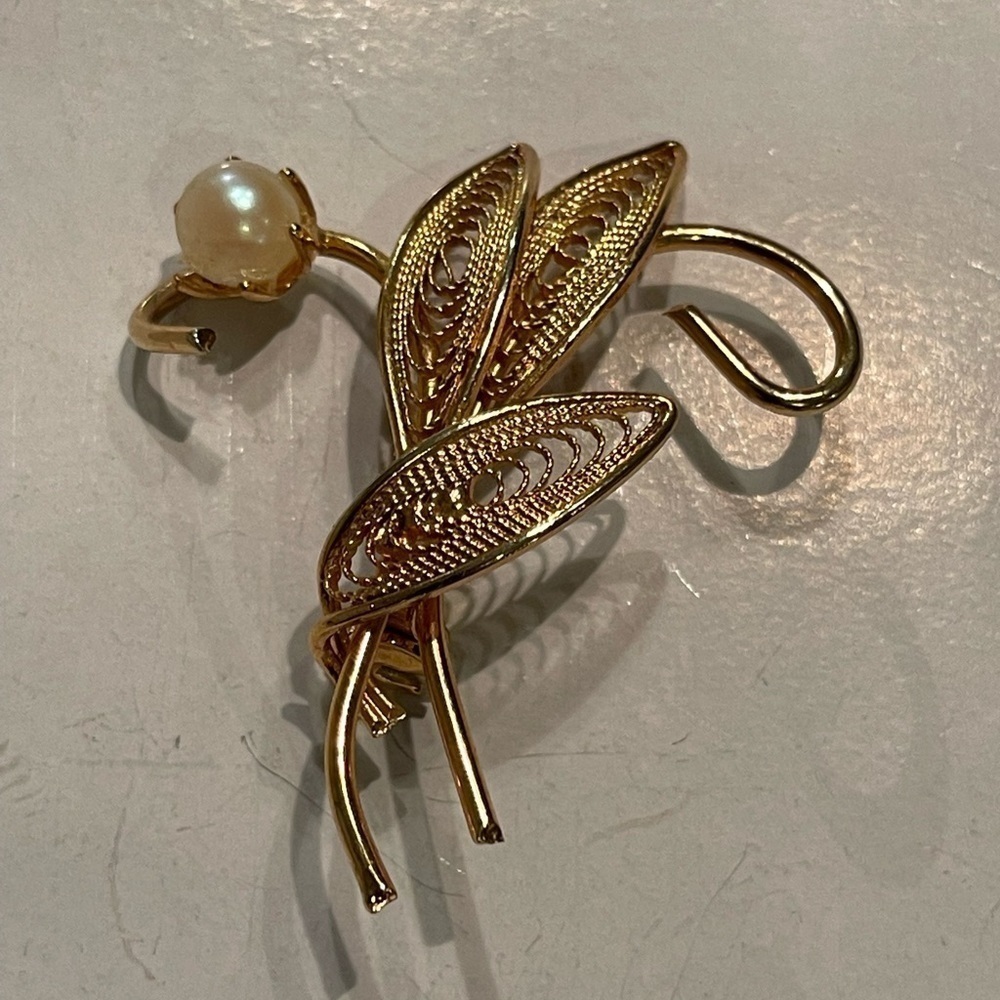 Vintage Filagree Gold Tone Pearl Bead Flower Pin Brooch 2”